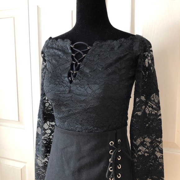 GUESS Longsleeve Cori Lace Top - Picture 3 of 6